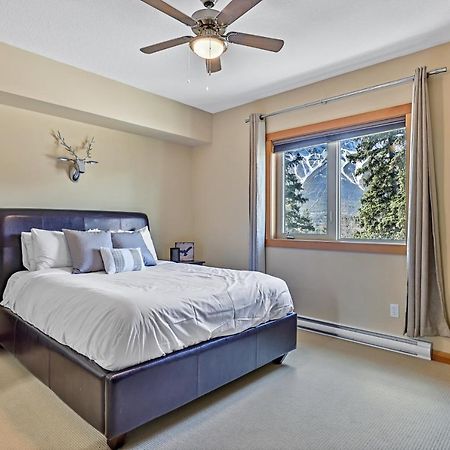 Spectacular Mountain View Corner Unit Pool Hot Tub Park Pass Leilighet Canmore Eksteriør bilde