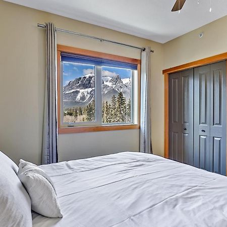 Spectacular Mountain View Corner Unit Pool Hot Tub Park Pass Leilighet Canmore Eksteriør bilde