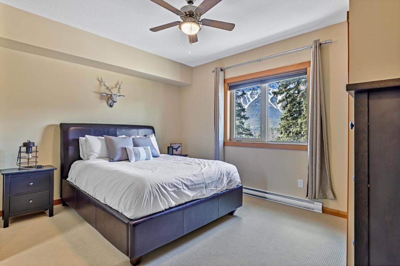 Spectacular Mountain View Corner Unit Pool Hot Tub Park Pass Leilighet Canmore Eksteriør bilde