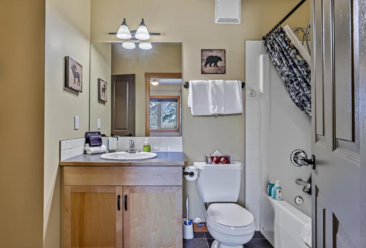Spectacular Mountain View Corner Unit Pool Hot Tub Park Pass Leilighet Canmore Eksteriør bilde