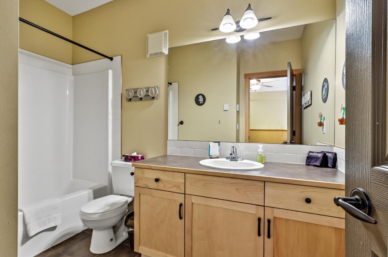 Spectacular Mountain View Corner Unit Pool Hot Tub Park Pass Leilighet Canmore Eksteriør bilde