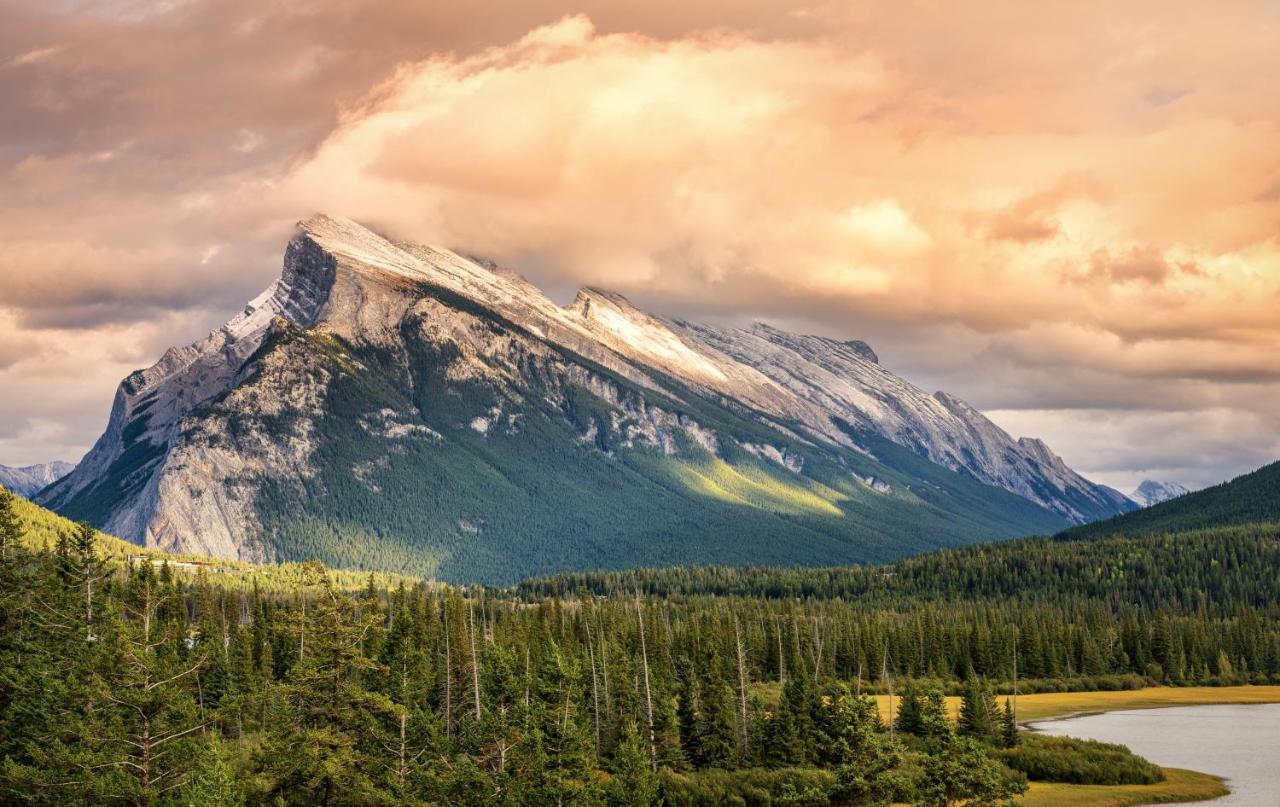 Spectacular Mountain View Corner Unit Pool Hot Tub Park Pass Leilighet Canmore Eksteriør bilde